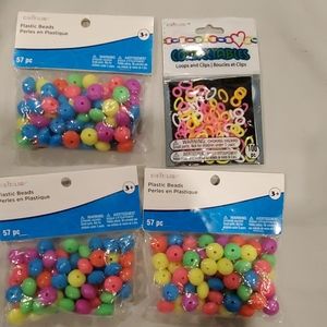NWOT  PLASTIC BEADS & LOOP  CONNECTIBLES